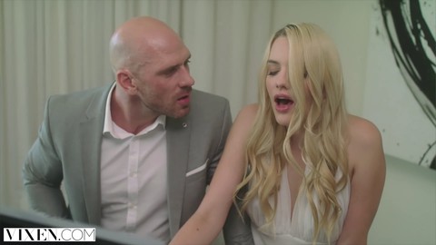 Vixen Kenna James shows off her incredible sultry ride