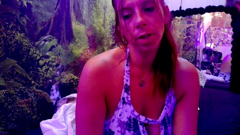 Session de fumée avant le spectacle avec la beauté brune Mollydevine