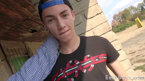 Gay outside, czech, イーストボーイズ